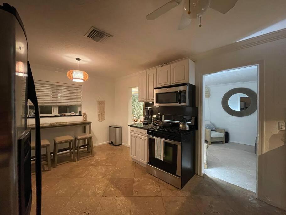 Hot Tub, Tiki Bar, Outdoor Shower, Near Intercoastal Waterway! West Palm Beach Exteriör bild
