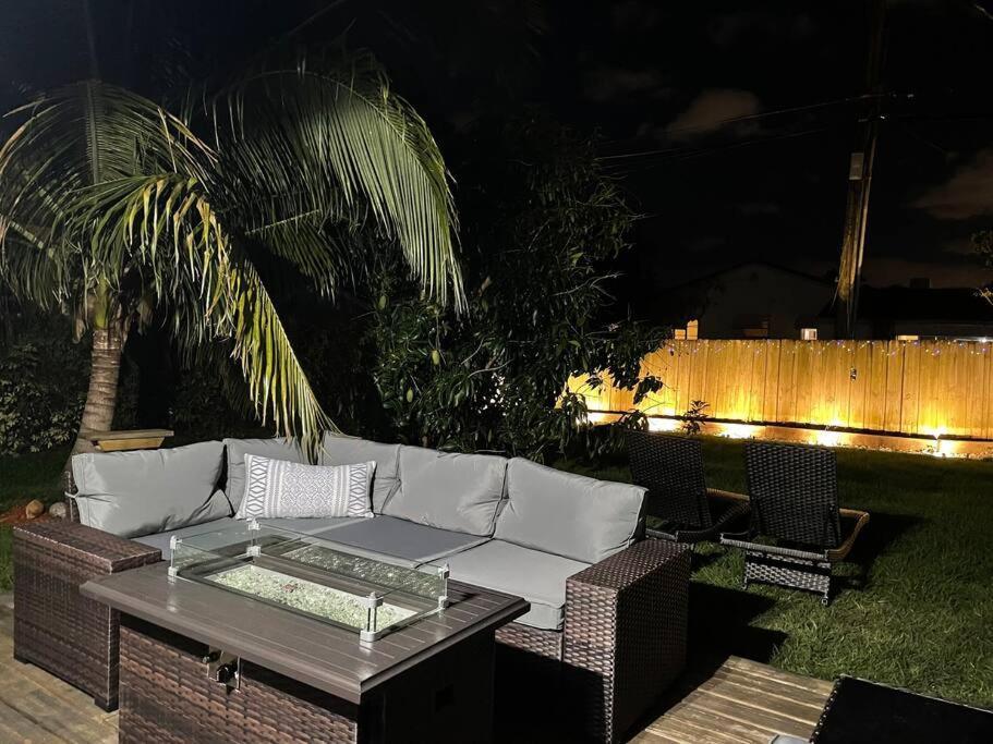 Hot Tub, Tiki Bar, Outdoor Shower, Near Intercoastal Waterway! West Palm Beach Exteriör bild