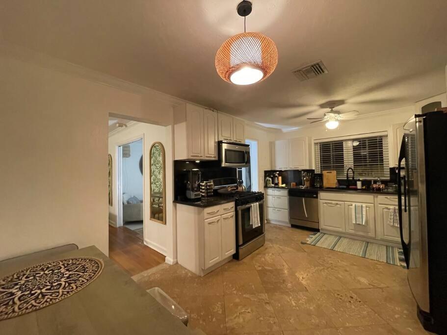 Hot Tub, Tiki Bar, Outdoor Shower, Near Intercoastal Waterway! West Palm Beach Exteriör bild