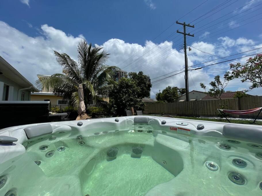 Hot Tub, Tiki Bar, Outdoor Shower, Near Intercoastal Waterway! West Palm Beach Exteriör bild