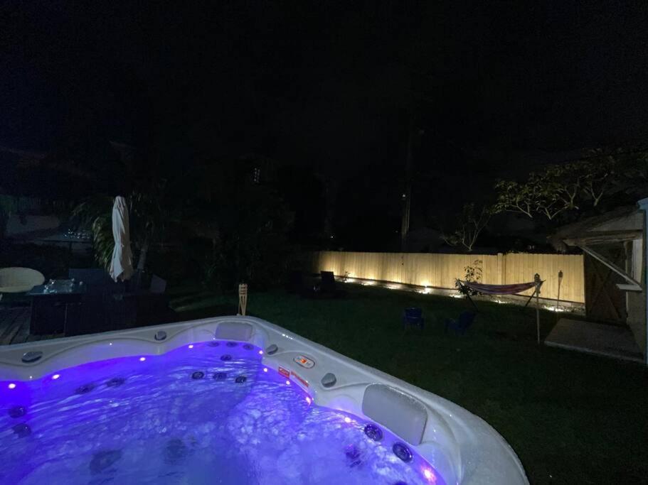 Hot Tub, Tiki Bar, Outdoor Shower, Near Intercoastal Waterway! West Palm Beach Exteriör bild